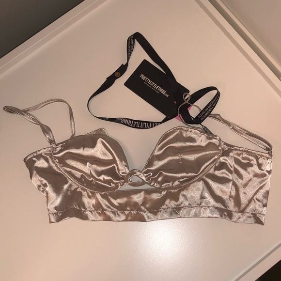 SOLD‼️Shape silver satin cup detail strappy top - Picture 3 of 3